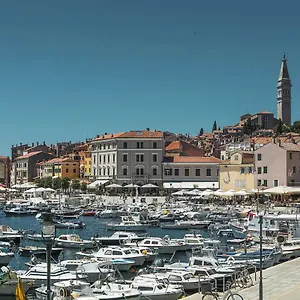 https://royal-view.in-istria.net